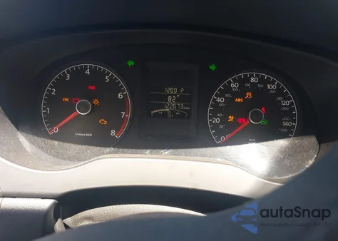 2014 Volkswagen Jetta 2.0L S z USA, uszkodzony, nr VIN 3VW2K7AJ4EM438802